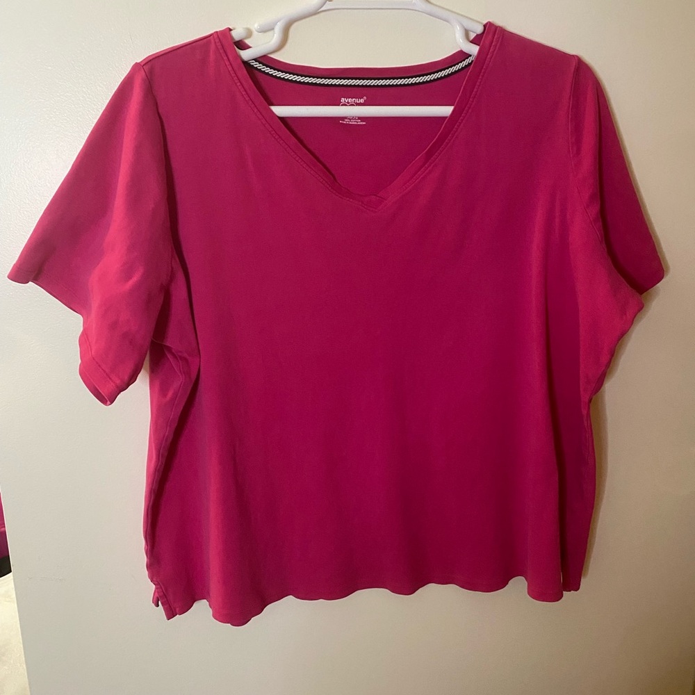 Avenue You Tee Solid Pink  V-neck Short Sleeve Cotton Women's  30/32